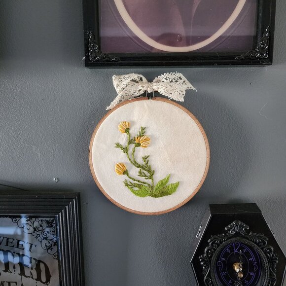 Embroidered Hoop Art, Dandelions on Muslin, 6" Stained Brown Wooden Frame, OOAK - Picture 3 of 10